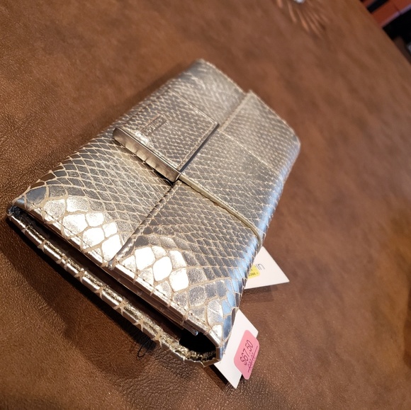 CALVIN KLEIN CLUTCH--NWT!!! - Picture 2 of 4
